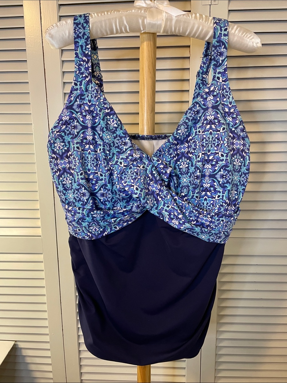 EUC Lands' End Navy and Floral Print Tankini Top Tummy Control Panel - Sz 16 DDD